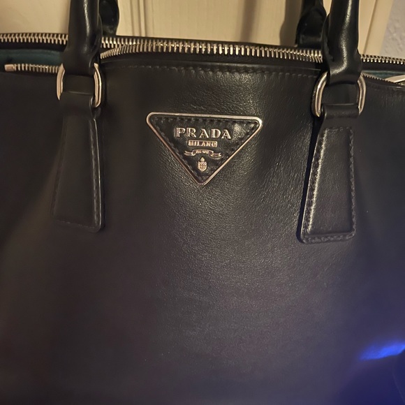 Sold  -  Vintage Prada purse with 2 zipper compartments - Picture 4 of 16